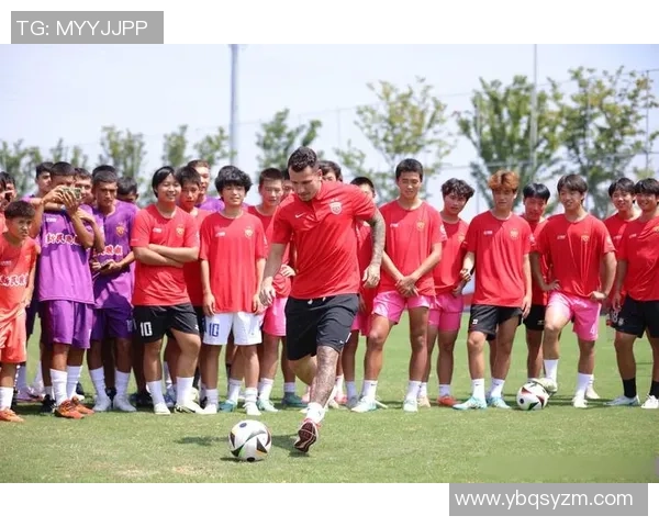 球星加盟顶级足球俱乐部引发市场热潮提升球队竞争力与品牌价值